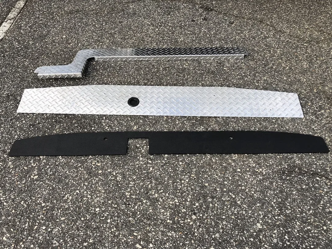 DVS700X – PENDA Entry Door Threshold, For Rear and Side Doors Non-slip Coated Diamond Tread DuraGrip ™ Aluminum